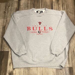 Vintage STARTER Chicago Bulls Gray Crewneck Sweatshirt. Size XL